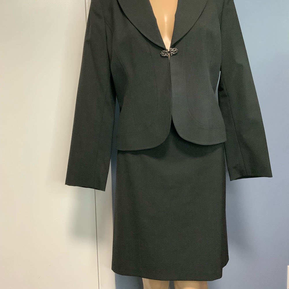 Tahari Classic Black Suit Set - 8 P